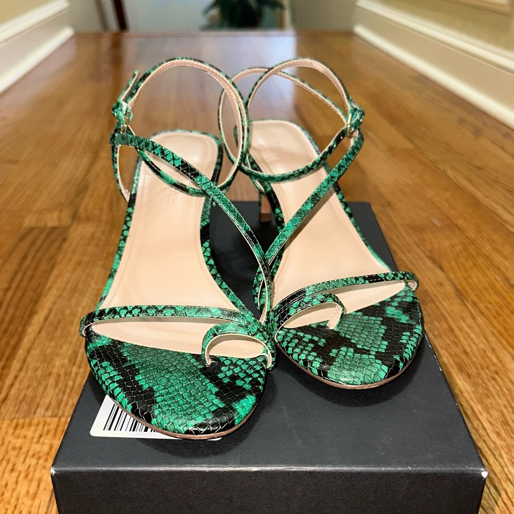 Banana Republic Leather Strappy Toe Ri Sandal sz 9 - Picture 4 of 12